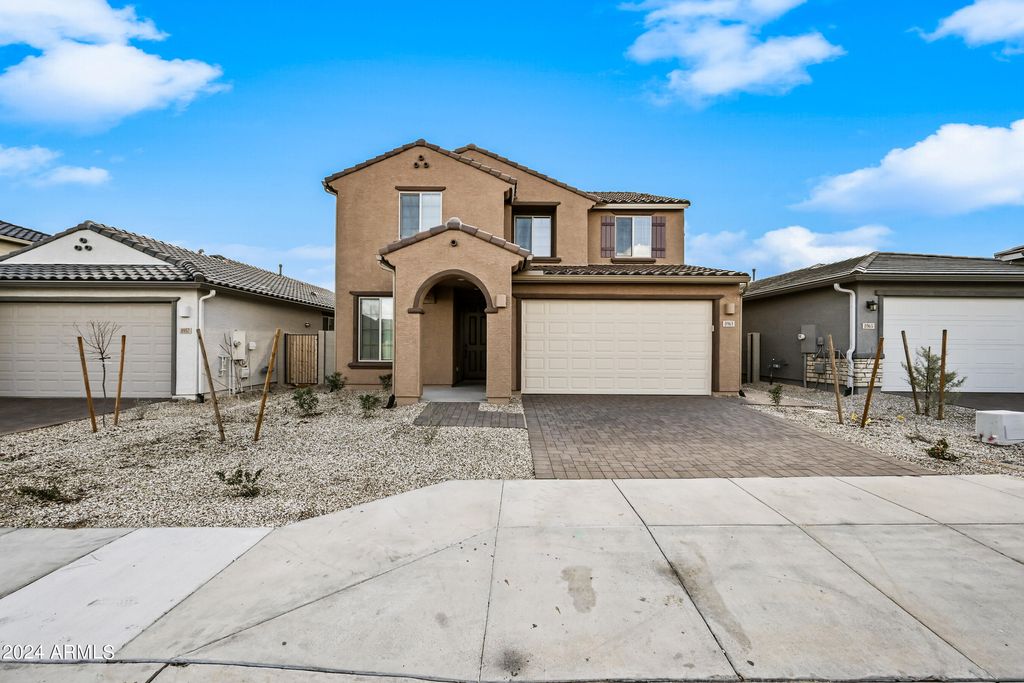 8961 W SAN JUAN Avenue, Glendale, AZ 85305