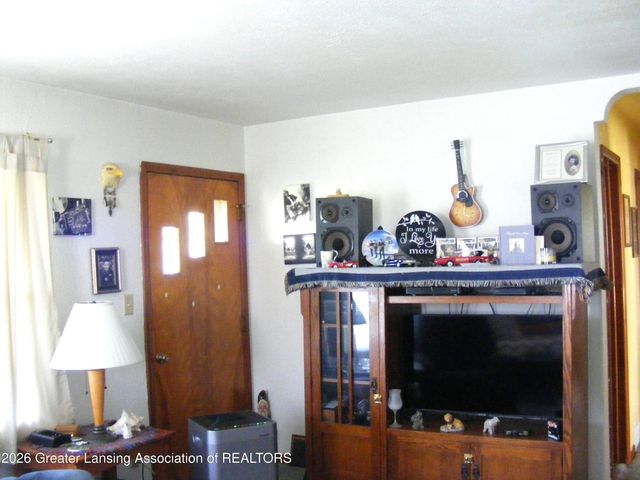 7064 E Clinton Trail, Eaton Rapids, MI 48827
