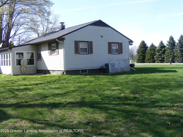 7064 E Clinton Trail, Eaton Rapids, MI 48827