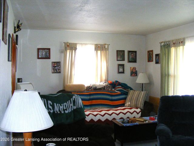 7064 E Clinton Trail, Eaton Rapids, MI 48827