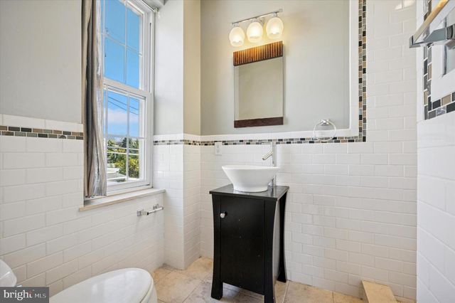 389 CONARROE ST, Philadelphia, PA 19128