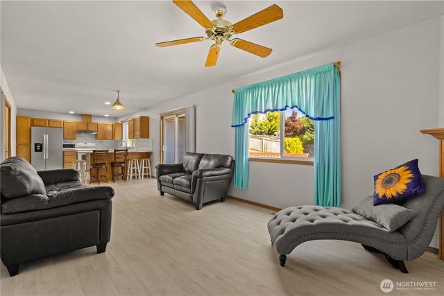 1235 29th Avenue Ct SW, Puyallup, WA 98373