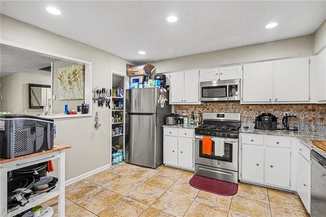 8295 Bridgewater Place, Riverdale, GA 30296