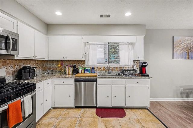 8295 Bridgewater Place, Riverdale, GA 30296