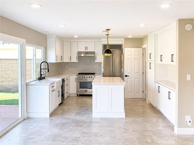 9021 Hyde Park, Huntington Beach, CA 92646