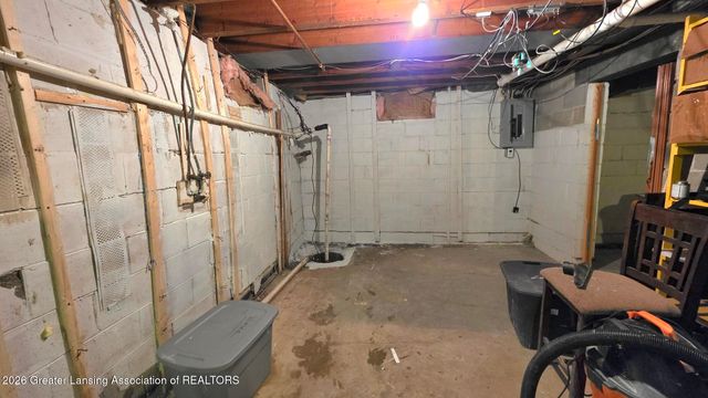 5588 Marsh Road, Haslett, MI 48840