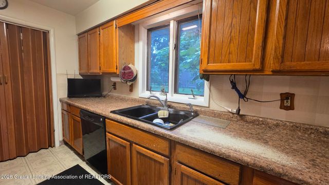 5588 Marsh Road, Haslett, MI 48840