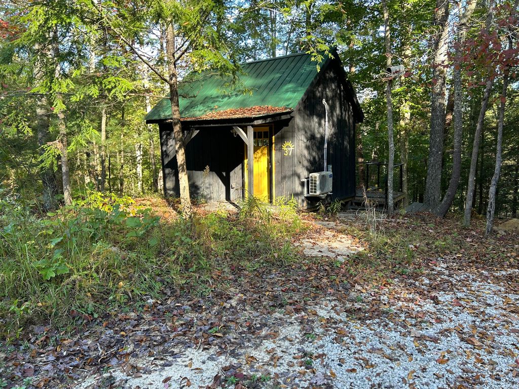 37 Sunrise Lane, Campton, KY 41301