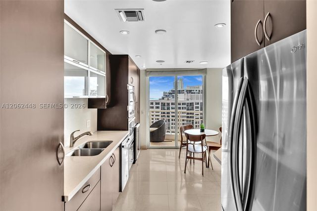 848 Brickell Key Dr 1805, Miami, FL 33131