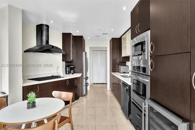 848 Brickell Key Dr 1805, Miami, FL 33131