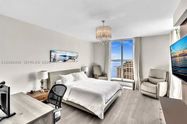 848 Brickell Key Dr 1805, Miami, FL 33131