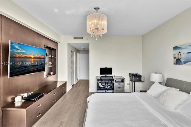 848 Brickell Key Dr 1805, Miami, FL 33131