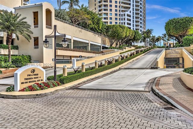 848 Brickell Key Dr 1805, Miami, FL 33131
