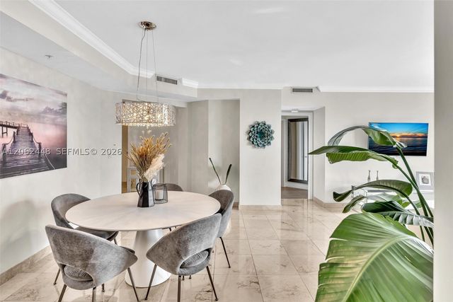 848 Brickell Key Dr 1805, Miami, FL 33131