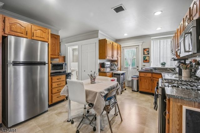 57 Union St 21, Montclair Twp., NJ 07042