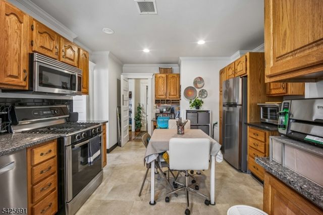 57 Union St 21, Montclair Twp., NJ 07042