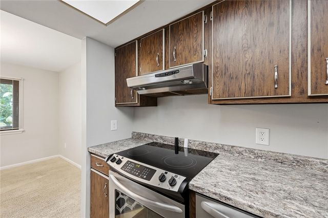 6852 Olde Greenbrier Lane, Centerville, OH 45459