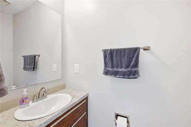 6852 Olde Greenbrier Lane, Centerville, OH 45459