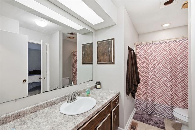 6852 Olde Greenbrier Lane, Centerville, OH 45459