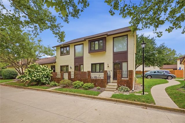 6852 Olde Greenbrier Lane, Centerville, OH 45459