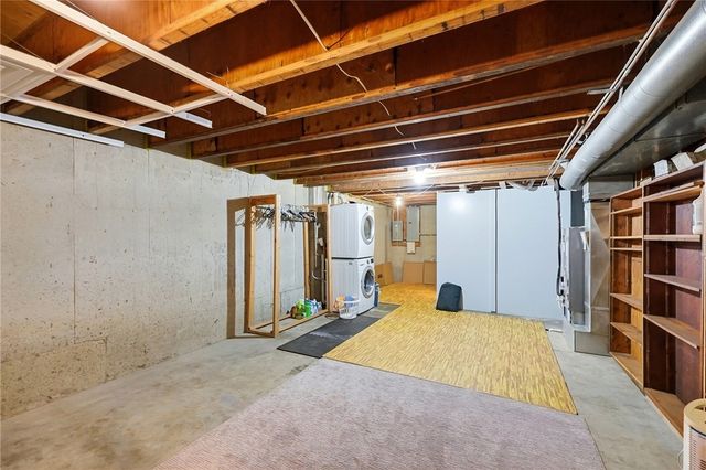 6852 Olde Greenbrier Lane, Centerville, OH 45459