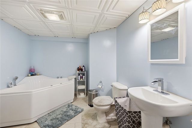 6852 Olde Greenbrier Lane, Centerville, OH 45459