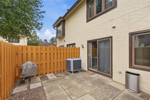 6852 Olde Greenbrier Lane, Centerville, OH 45459