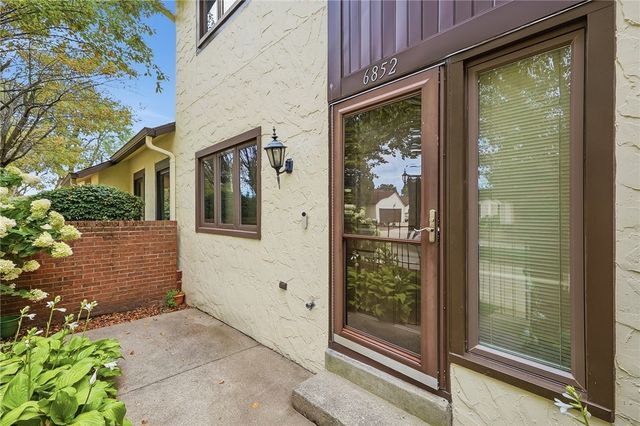 6852 Olde Greenbrier Lane, Centerville, OH 45459