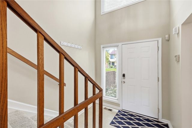 6852 Olde Greenbrier Lane, Centerville, OH 45459