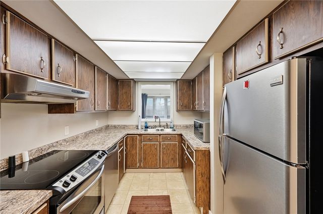 6852 Olde Greenbrier Lane, Centerville, OH 45459