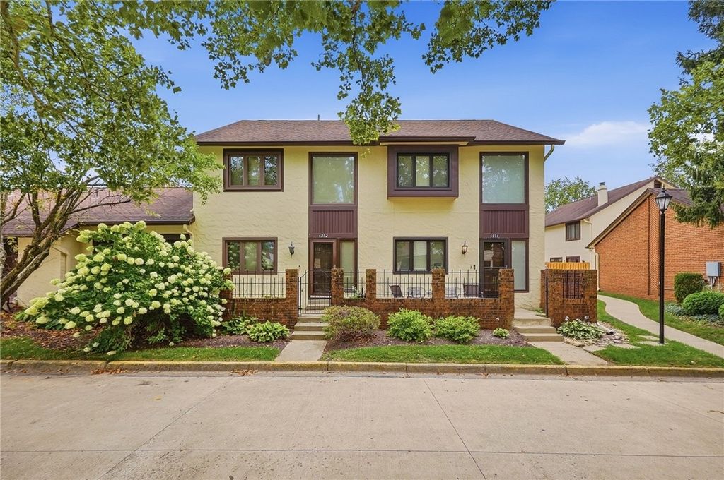 6852 Olde Greenbrier Lane, Centerville, OH 45459
