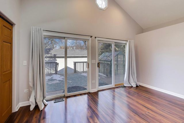 440 W Main Street, Barrington, IL 60010