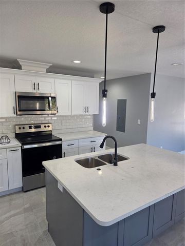 3704 SMITH TREE STREET, Tampa, FL 33619