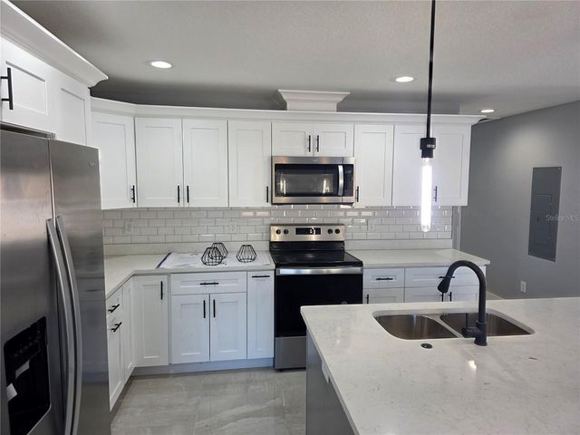 3704 SMITH TREE STREET, Tampa, FL 33619