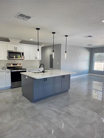 3704 SMITH TREE STREET, Tampa, FL 33619