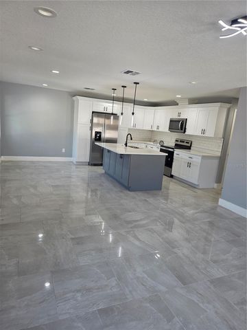 3704 SMITH TREE STREET, Tampa, FL 33619