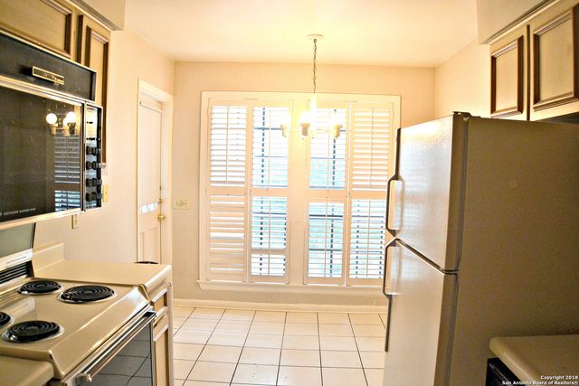 165 W Rampart Dr Apt 704, San Antonio, TX 78216