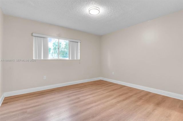 2690 W 76th St 104, Hialeah, FL 33016