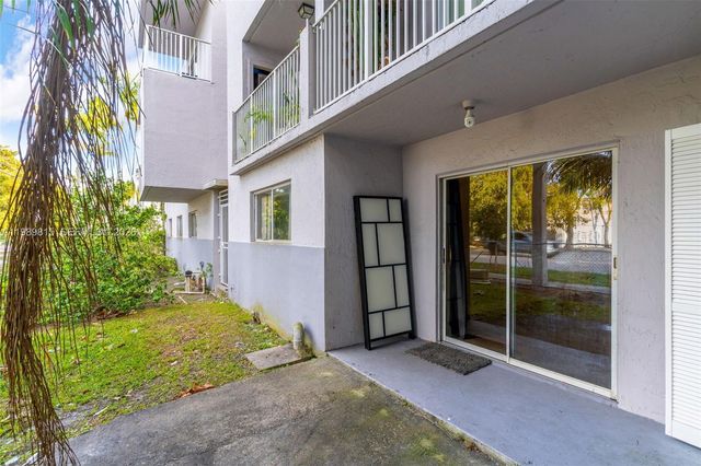 2690 W 76th St 104, Hialeah, FL 33016