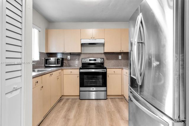 2690 W 76th St 104, Hialeah, FL 33016