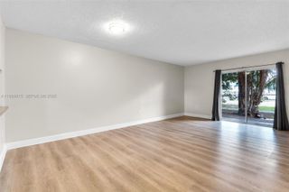 2690 W 76th St 104, Hialeah, FL 33016