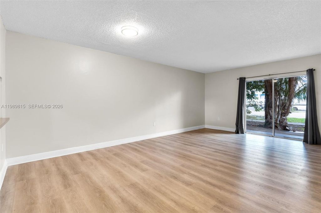 2690 W 76th St 104, Hialeah, FL 33016