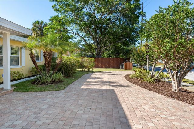 1110 VARONA, Belleair, FL 33756