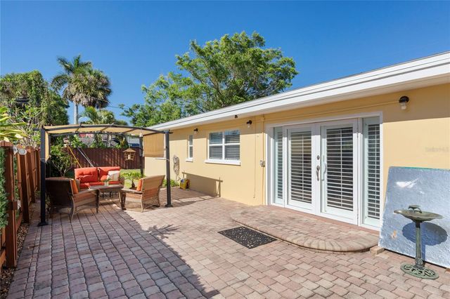 1110 VARONA, Belleair, FL 33756