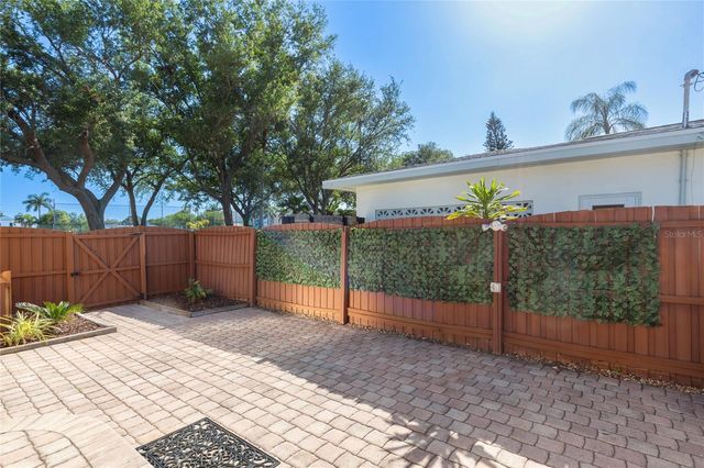 1110 VARONA, Belleair, FL 33756