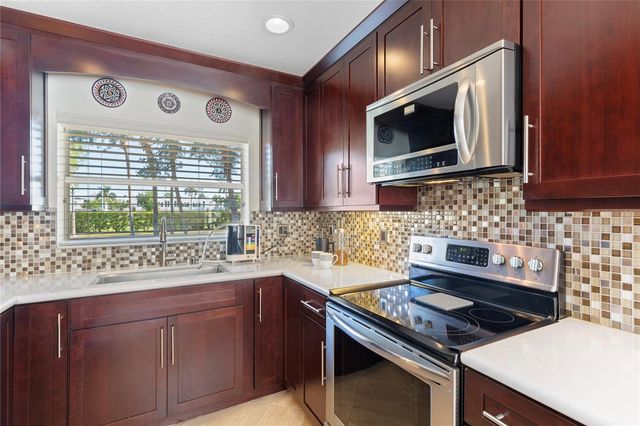 1110 VARONA, Belleair, FL 33756