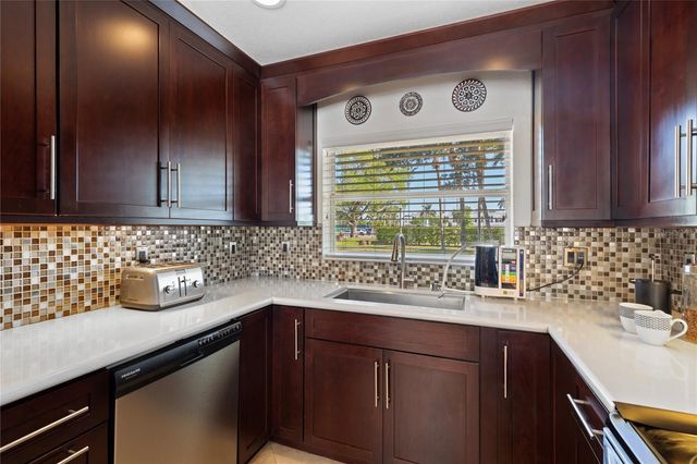 1110 VARONA, Belleair, FL 33756