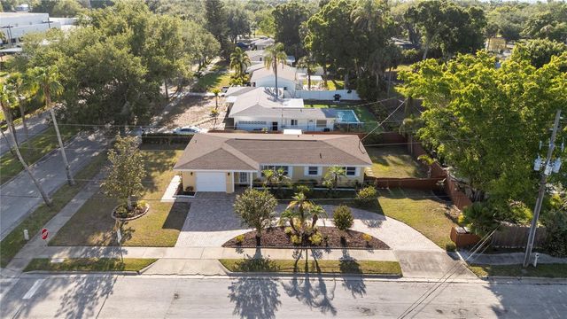 1110 VARONA, Belleair, FL 33756