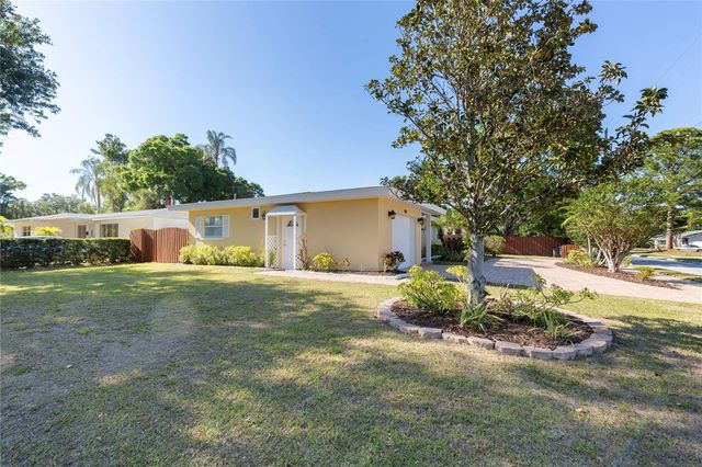 1110 VARONA, Belleair, FL 33756