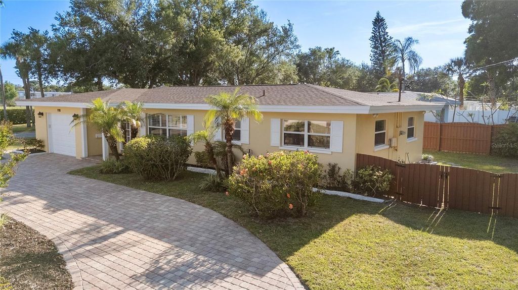 1110 VARONA, Belleair, FL 33756